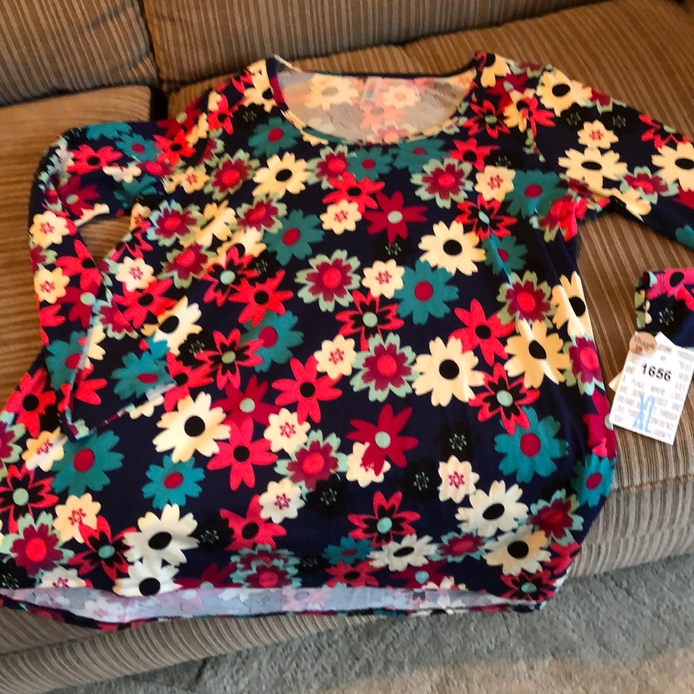 Lularoe lynnae blouse xl with tags